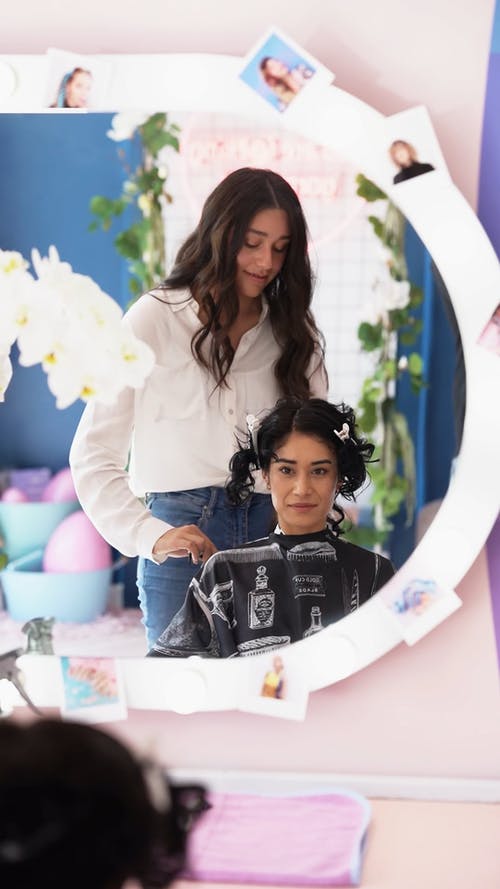 有关切割, 剪头发, 反射的免费素材视频