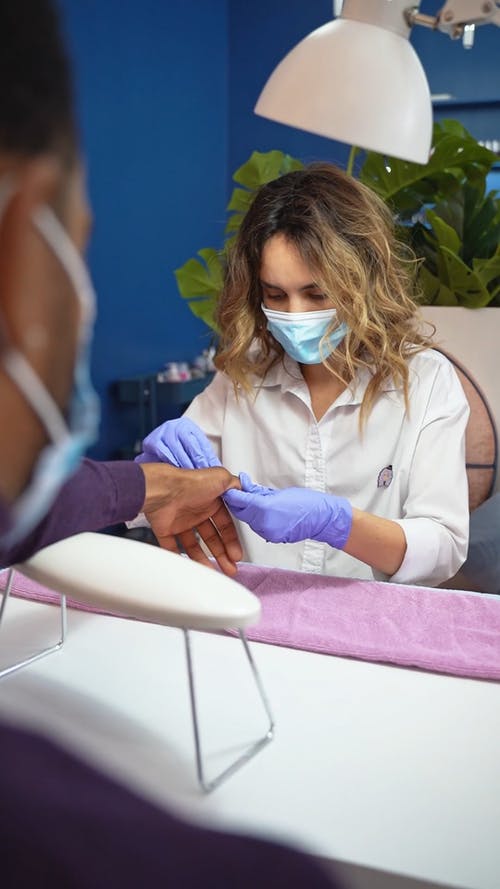 有关修手指甲, 垂直视频, 女性的免费素材视频