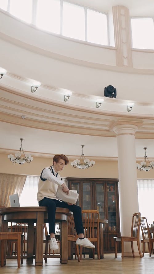 有关人, 低角度拍摄, 向上丢的免费素材视频