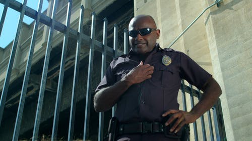 有关官, 无线电, 站立的免费素材视频