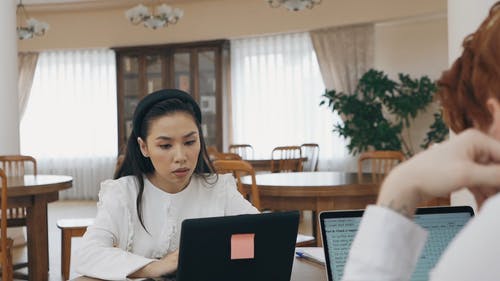 有关在线学习, 在线课程, 女人的免费素材视频
