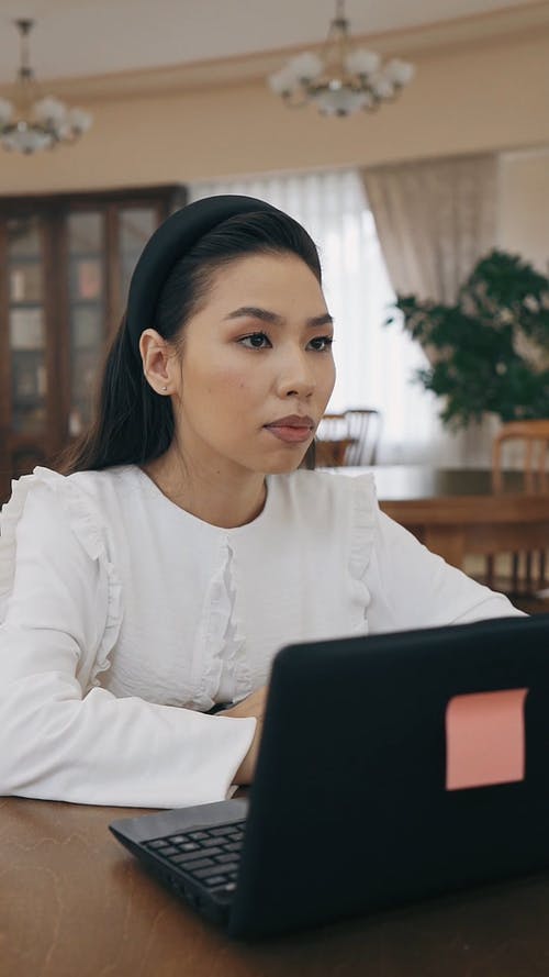 有关在线学习, 在线课程, 垂直视频的免费素材视频