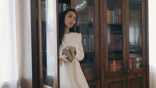 有关图书馆, 女人, 成人的免费素材视频