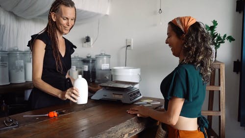 有关出纳员, 女性, 室内的免费素材视频