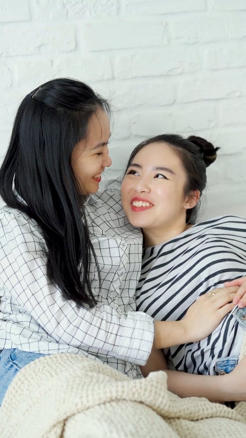 有关一对, 垂直视频, 女同性恋的免费素材视频