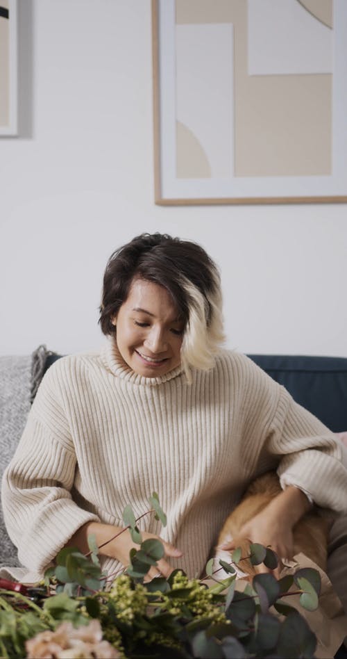 有关剪刀, 垂直视频, 女人的免费素材视频