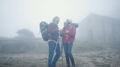 有关一对, 冒险, 地图的免费素材视频