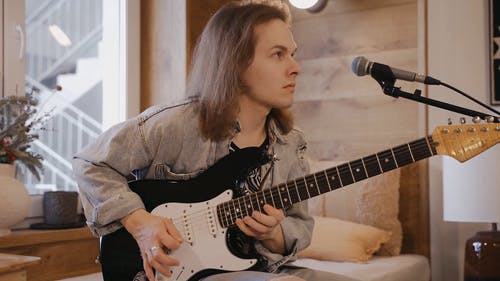 有关人, 吉他弦, 年轻的免费素材视频