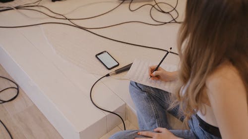 有关倾听, 坐, 女人的免费素材视频