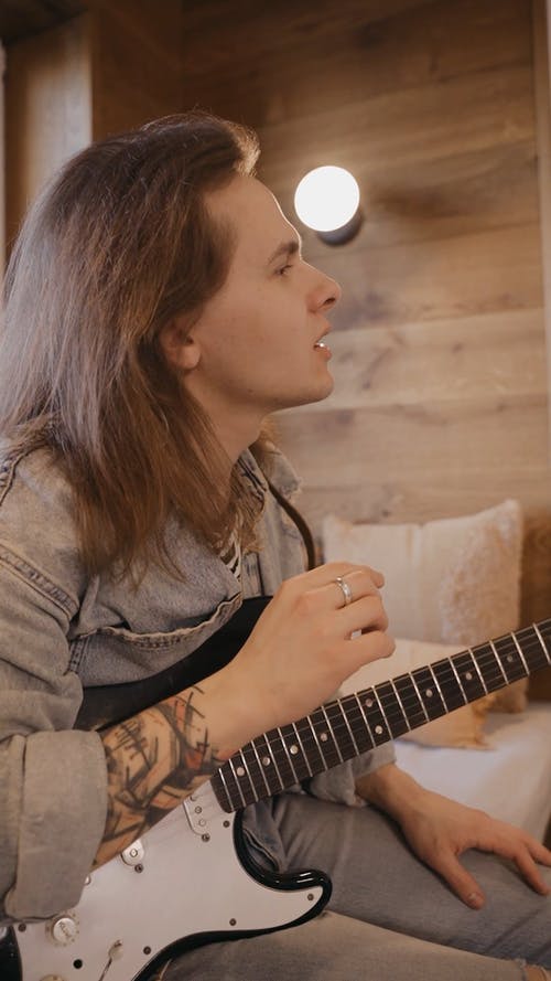 有关人, 吉他, 唱歌的免费素材视频