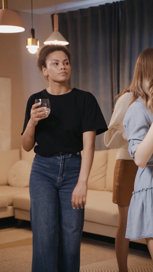 有关享受, 垂直视频, 女性的免费素材视频