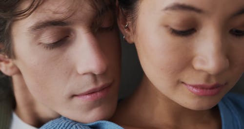 有关一对, 吻, 在家的免费素材视频