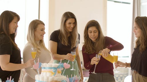 有关乾杯, 倾注, 在家的免费素材视频