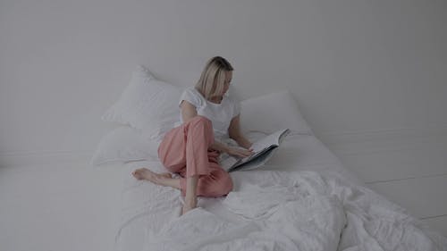 有关人, 女人, 室内的免费素材视频