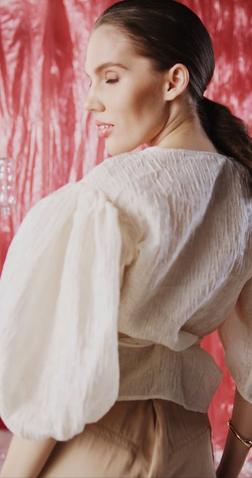 有关垂直视频, 塑料瓶, 女人的免费素材视频