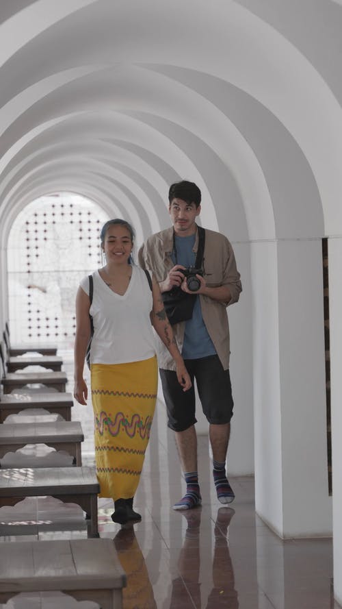 有关一对, 人, 修道院的免费素材视频