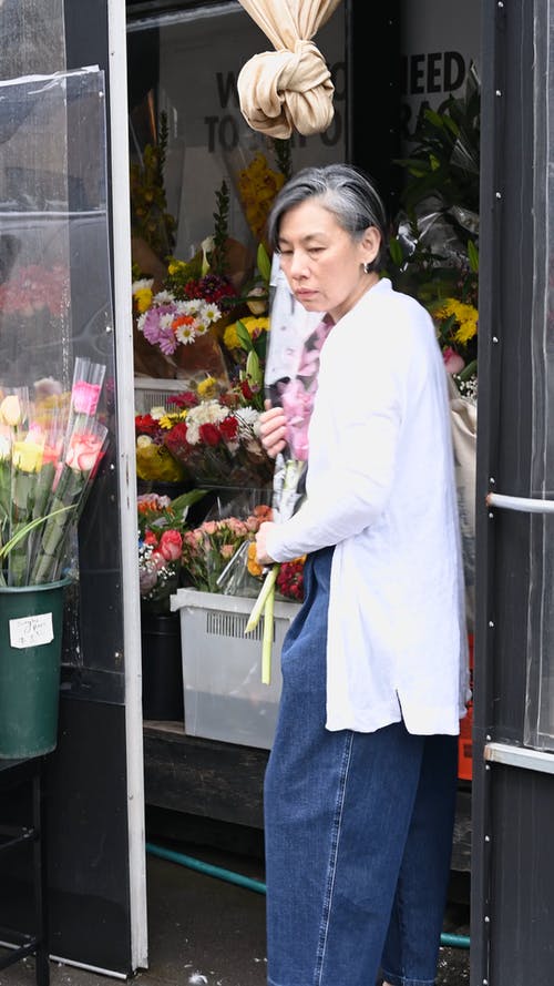 有关垂直视频, 城市, 女人的免费素材视频