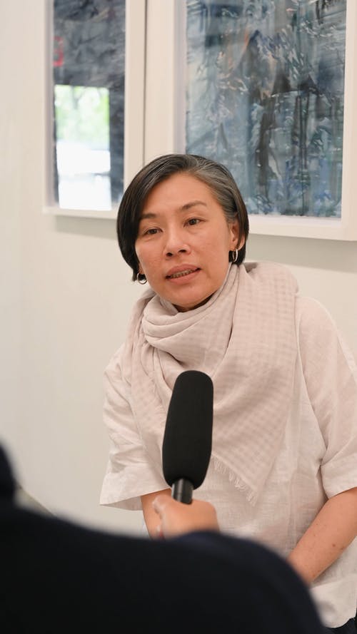 有关围巾, 垂直视频, 女人的免费素材视频