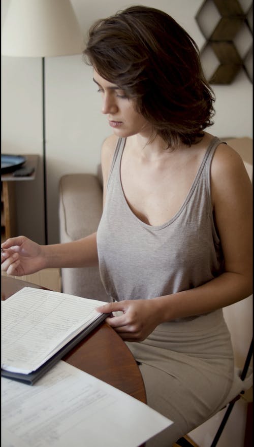 有关商业, 垂直视频, 女人的免费素材视频