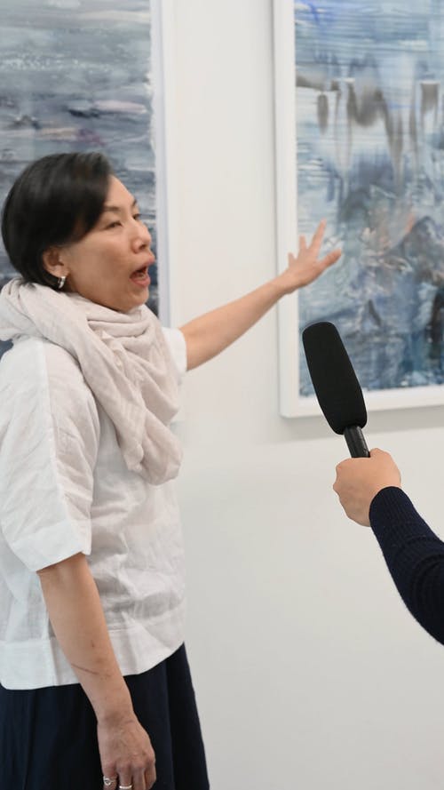 有关垂直视频, 女人, 室内的免费素材视频