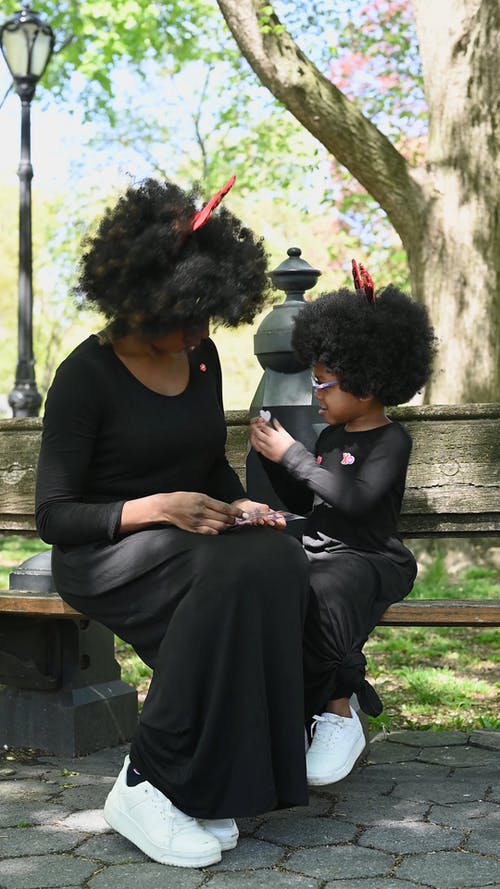 有关@户外, 一边走, 假发的免费素材视频