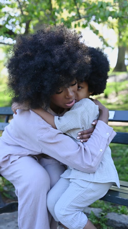 有关儿童, 垂直视频, 女人的免费素材视频