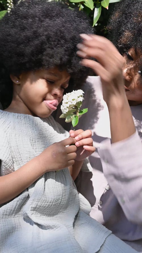 有关修理头发, 儿童, 垂直视频的免费素材视频