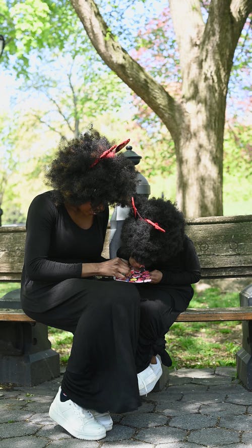 有关@户外, 一边走, 假发的免费素材视频