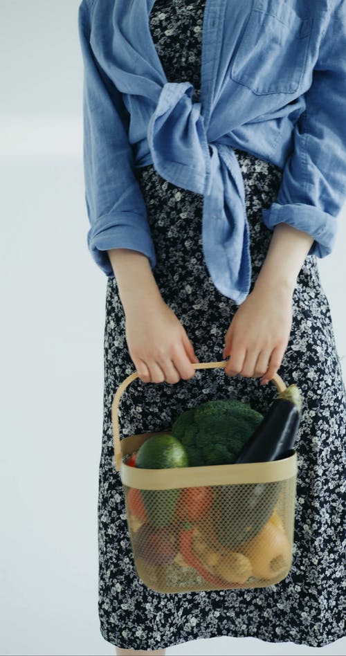 有关垂直视频, 女人, 工作室拍摄的免费素材视频