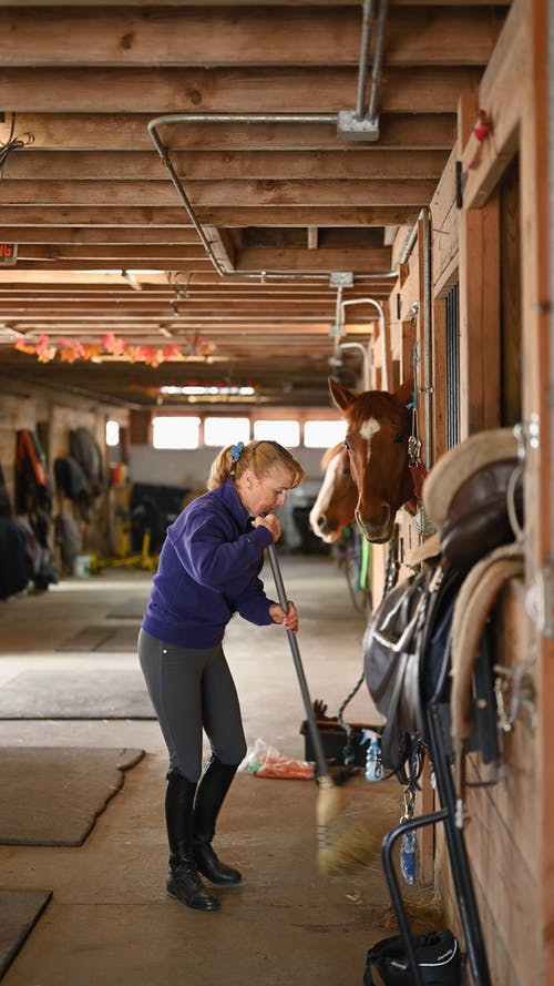 有关垂直视频, 女人, 扫把的免费素材视频