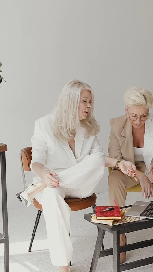 有关商业, 垂直视频, 女性的免费素材视频