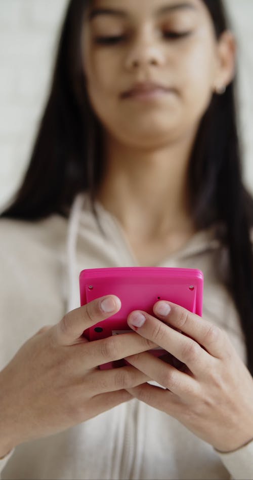 有关低角度视图, 垂直视频, 女孩的免费素材视频