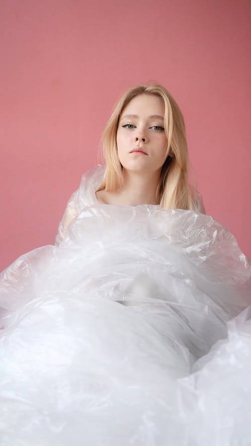 有关垂直视频, 塑胶, 女人的免费素材视频