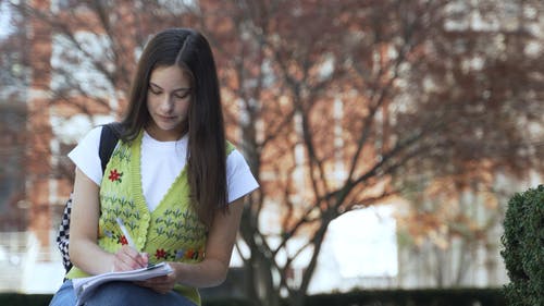 有关坐, 女孩, 学生的免费素材视频
