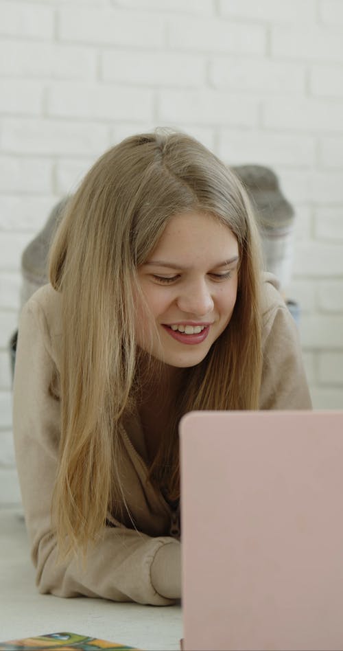 有关一起, 垂直视频, 女孩的免费素材视频