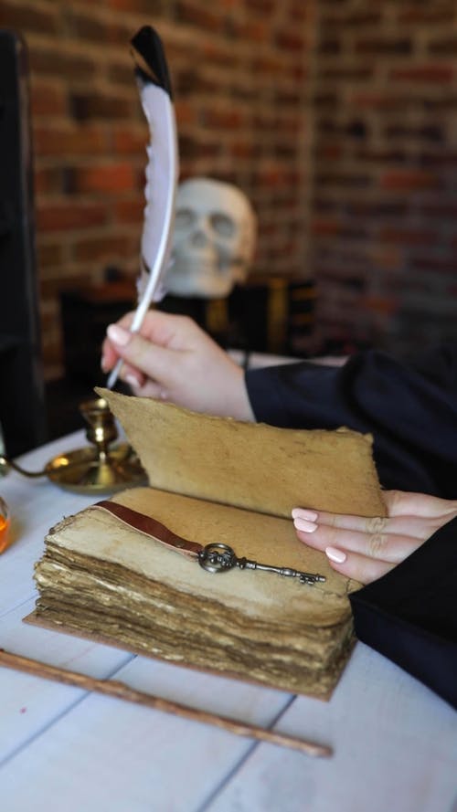 有关人, 垂直视频, 室内的免费素材视频