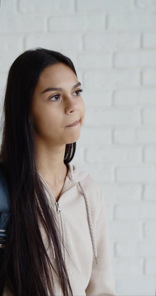有关垂直视频, 女孩, 室内的免费素材视频