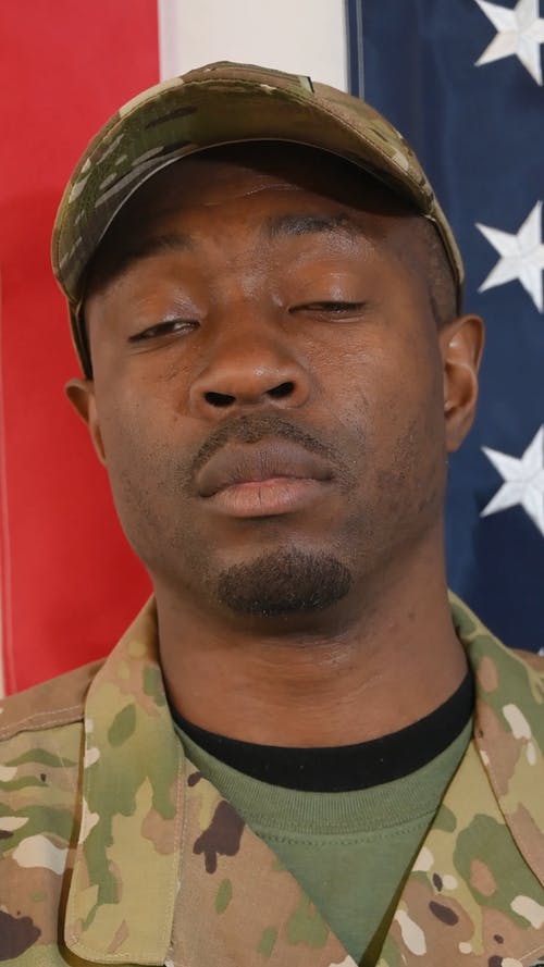 有关人, 伪装, 制服的免费素材视频