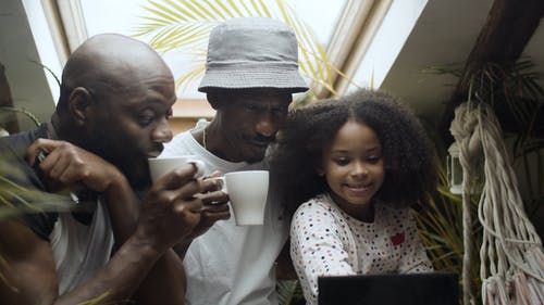 有关3C用品, 一起, 坐的免费素材视频