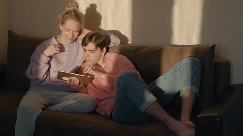 有关3C用品, 一对, 人的免费素材视频