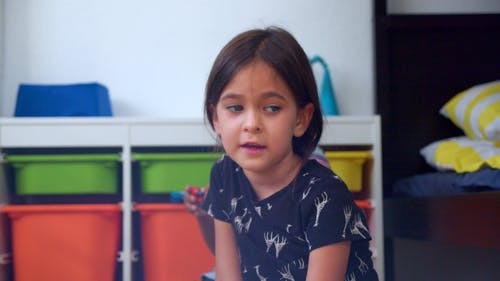 有关女孩, 孩子, 床的免费素材视频