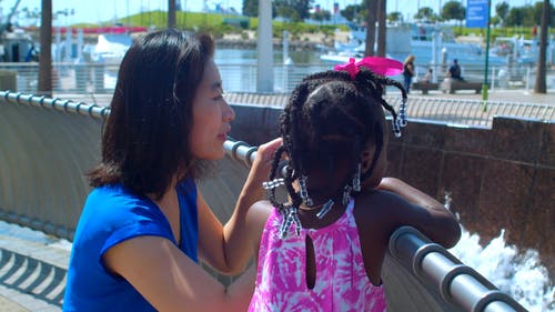 有关儿童, 喷泉, 女人的免费素材视频