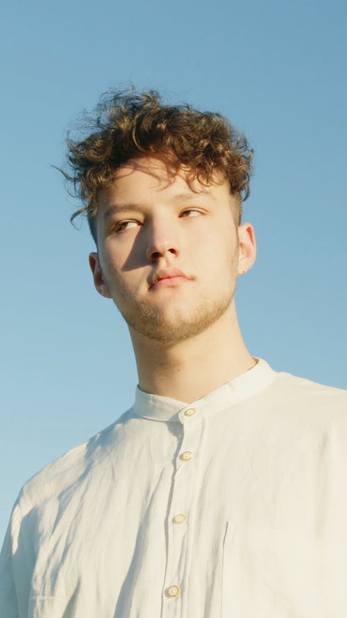 有关人, 低角度视图, 垂直视频的免费素材视频