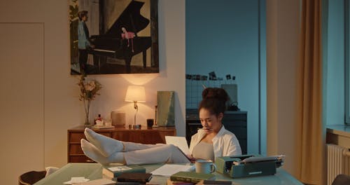 有关creating, 剧本, 在家的免费素材视频