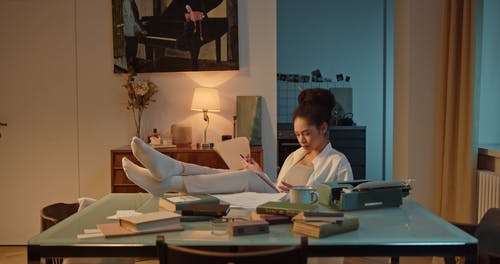 有关不高兴, 剧本, 向上丢的免费素材视频