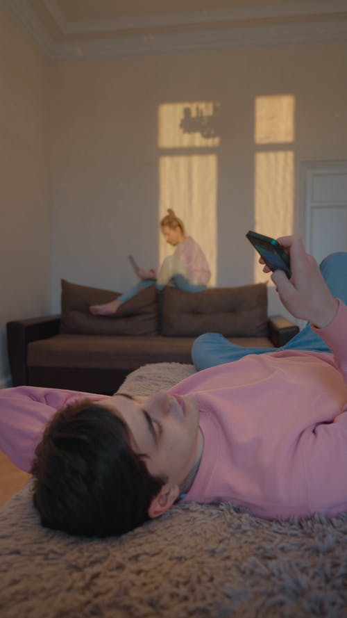 有关一对, 在家, 在家生活的免费素材视频