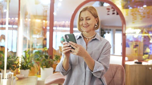 有关3C用品, 人, 女人的免费素材视频