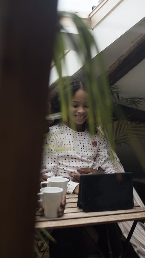 有关垂直视频, 大笑, 女儿的免费素材视频