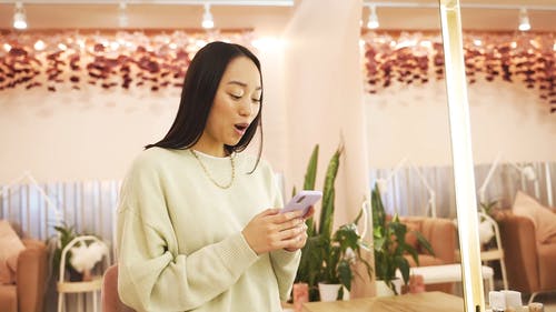 有关女人, 工厂, 智慧手机的免费素材视频