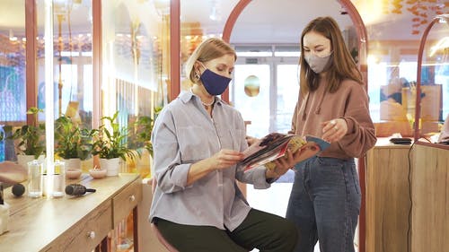 有关口罩, 女性, 客户的免费素材视频